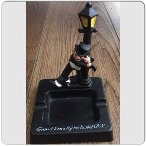 Vintage cast iron ashtray drunk man leaning on lamp post Great Smokie Mountains.